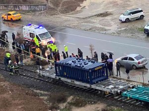 Batman’da Hemzemin Geçitte Kaza: 17 Yaşındaki Genç Hayatını Kaybetti