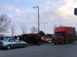 Konya’da Kontrolden Çıkan Tır Park Halindeki Araçlara Çarptı: 1 Ölü