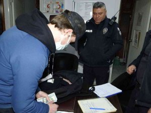 Rus Turistlerin Otobüste Unuttuğu 8 Bin Dolar İçin Büyükşehir Belediyesi Ve Polis Alarma Geçti