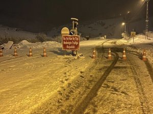 Kar, Siirt-şırnak Karayolunu Araç Geçişine Kapattı