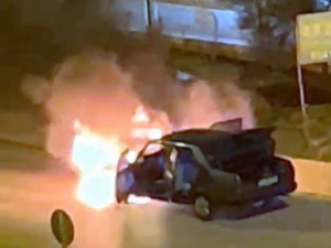 Kilis’te Seyir Halindeki Otomobil Alev Topuna Döndü