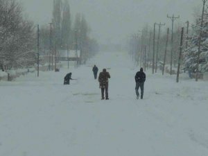 Kars’ta Kar Ve Tipi Hayatı Durma Noktasına Getirdi