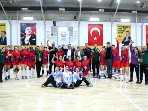 Başkan Seçer, Kadın Hentbol Takımının Galibiyet Coşkusuna Ortak Oldu