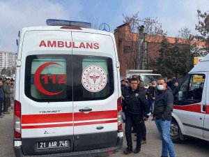 Diyarbakır’da 3. Sanayi Sitesinde Patlama Meydana Geldi. Olay Yerine, Umke, Sağlık Ve İtfaiye Ekipleri Sevk Edildi. Yaralılar Olduğu Belirtildi.