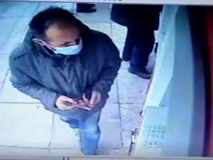 Atm’de Unutulan Emekli Maaşını Kapan Hırsız Kamerada