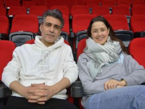 Ünlü Oyuncu Melis Birkan Ve Caner Cindoruk’tan Kadına Şiddete Anlamlı Tepki