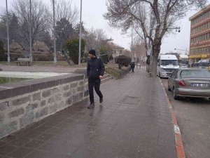 Afyonkarahisar’da Kar Yağışı Başladı