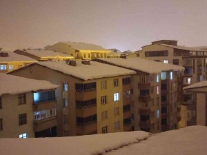 Bitlislilerin Korkulu Rüyası: Çatılardaki Kar Kütlesi