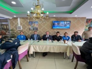 İ̇ş Adamı Kaya, Kadın Sporcuları Yemekte Ağırladı