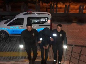 Aranan Şahsı Mahalle Ve Çarşı Bekçileri Yakaladı