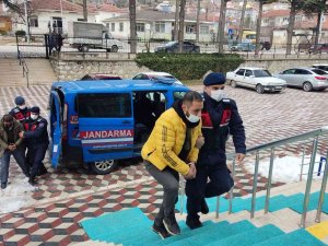 Su Motorunu Parçalayıp Araca Yüklerken Suçüstü Yakalandılar