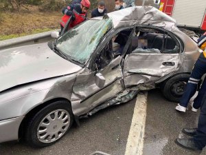 Tır, Otomobile Arkadan Çarptı: 1 Ölü, 1 Yaralı