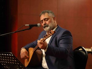 Ünlü Halk Ozanı Âşık Veysel Hayat Verdiği Türküler İle Anıldı