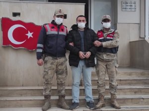 Cinayet Zanlısı Saman Çuvallarının Arasında Yakalandı