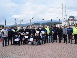 Güvenli Sürüş Eğitimini Tamamlayanlara Sertifika Ve Kask Verildi