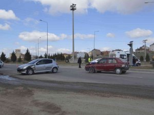 Tavşanlı’da Trafik Kazası: 2 Yaralı