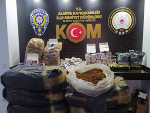 İ̇ş Yerinin Deposunda 9 Bin 800 Dolu Makaron Ele Geçirildi