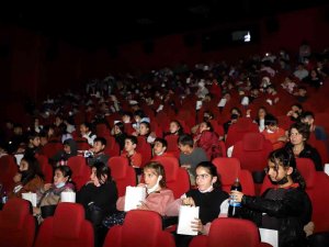 Akdeniz Belediyesi, Öğrencilere Sinema Keyfi Yaşattı