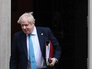 İ̇ngiltere Başkanı Johnson: "Putin Kırmızı Çizgiyi Aştı, Uluslararası Ceza Mahkemesi’ne Çıkarılmalı"