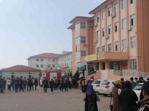 Sigara İzmaritleri Okulda Yangın Paniğine Neden Oldu