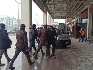 Konya’da Hastane Bahçesinde Bıçaklı Kavga: 1 Yaralı
