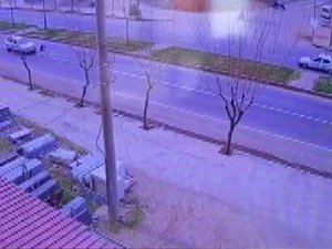 Otomobilin Çocuklara Çarptığı Kaza Güvenlik Kamerasında