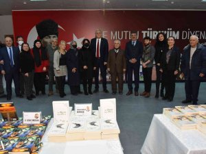 “Bozüyüklü Yazarlar Ve Şairler Kitap Günlerinde Buluşuyor” Adlı Kitap Fuarı Açıldı