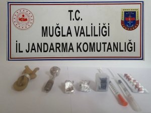 Kontrol Noktasında Durdurulan Araçta Uyuşturucu Maddeler Bulundu