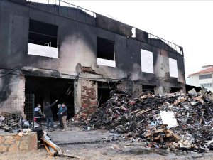 Oto Yedek Parça Deposunda Çıkan Yangının Hasarı Gündüz Ortaya Çıktı