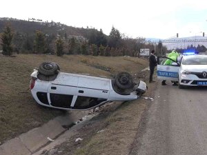 Takla Atan Otomobilin Sürücüsü Yaralandı