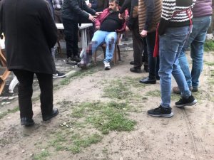 Hasmını Tüfekle Vurdu, Seken Saçmalar Bir Vatandaşı Yaraladı