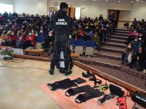 Edremit’te Sahil Güvenlik Ve Sat Komandoları Öğrencilere Mesleklerini Anlattı