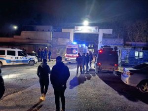 Cezaevinde İsyan Çıktı, Bölgeye Çok Sayıda Ekip Sevk Edildi