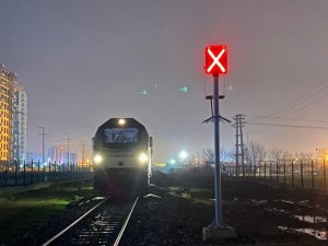 Diyarbakır’da Trenin Çarptığı Genç Kız Ağır Yaralandı