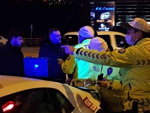 Kazaya Karıştı, Şoförün Kendisi Olmadığını İddia Etti, Alkolmetreyi Üflemeyi Reddetti