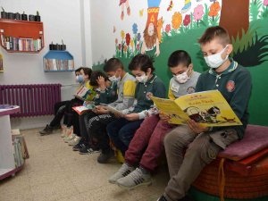 Atık Malzemeler Okula Kütüphane Oldu