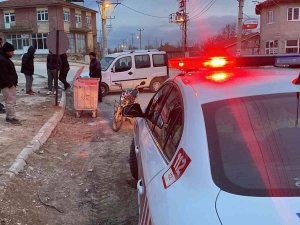 Motosiklet Üzerinden Fırlayan Çocuk Ticari Aracın Altına Girip Sürüklendi