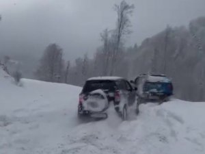 Yolda Kalanları Off-roadçılar Kurtardı
