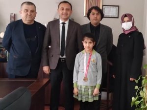 İ̇lkokul Öğrencisi Semanur Zeka Oyunlarında Şehrini Temsil Edecek