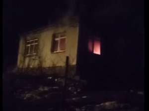 Alevlere Telsim Olan Ev Kullanılmaz Hale Geldi