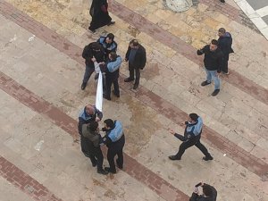 Şanlıurfa’da İzinsiz Göstericilerle Zabıta Arasında Gerginlik