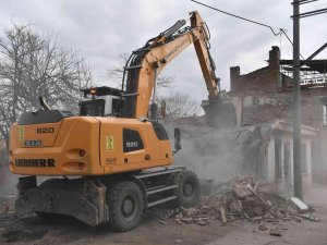 Tayakadın Metruk Binalardan Temizleniyor