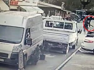 Husumetlisini Böyle Vurdu, Dakikalar Sonra Elini Kolunu Sallaya Sallaya Gitti