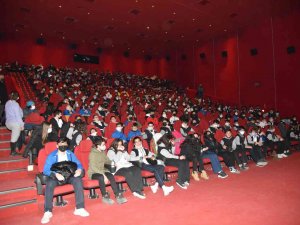 Ogm Tarafından Hazırlanan Belgesel Sinema Filmi Öğrencilerle Buluştu