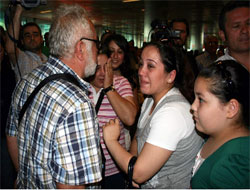 Gürcistan'da alıkonulan gemiciler İstanbul'a geldi