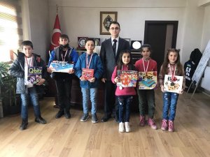 Kaymakam Nasır Başarılı Öğrencileri Ödüllendirdi