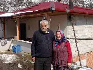Heyelan Umutlarını Yok Etti: 3 Ay Önce Taşındıkları Yeni Evlerini Boşalttılar