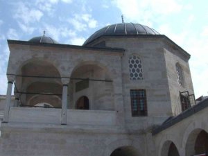 Üsküdar’da Restore Edilen 300 Yıllık Ahmediye Camii İbadete Açıldı