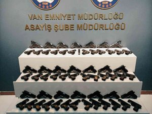 Van’da 60 Adet Kurusıkı Tabanca Ele Geçirildi