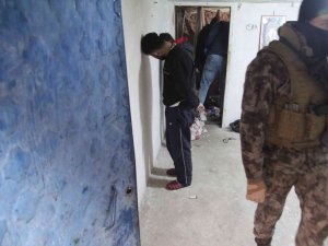 Uyuşturucu Operasyonunda Annesinin Ankara’da Dediği Zanlı Yan Evde Çıktı
